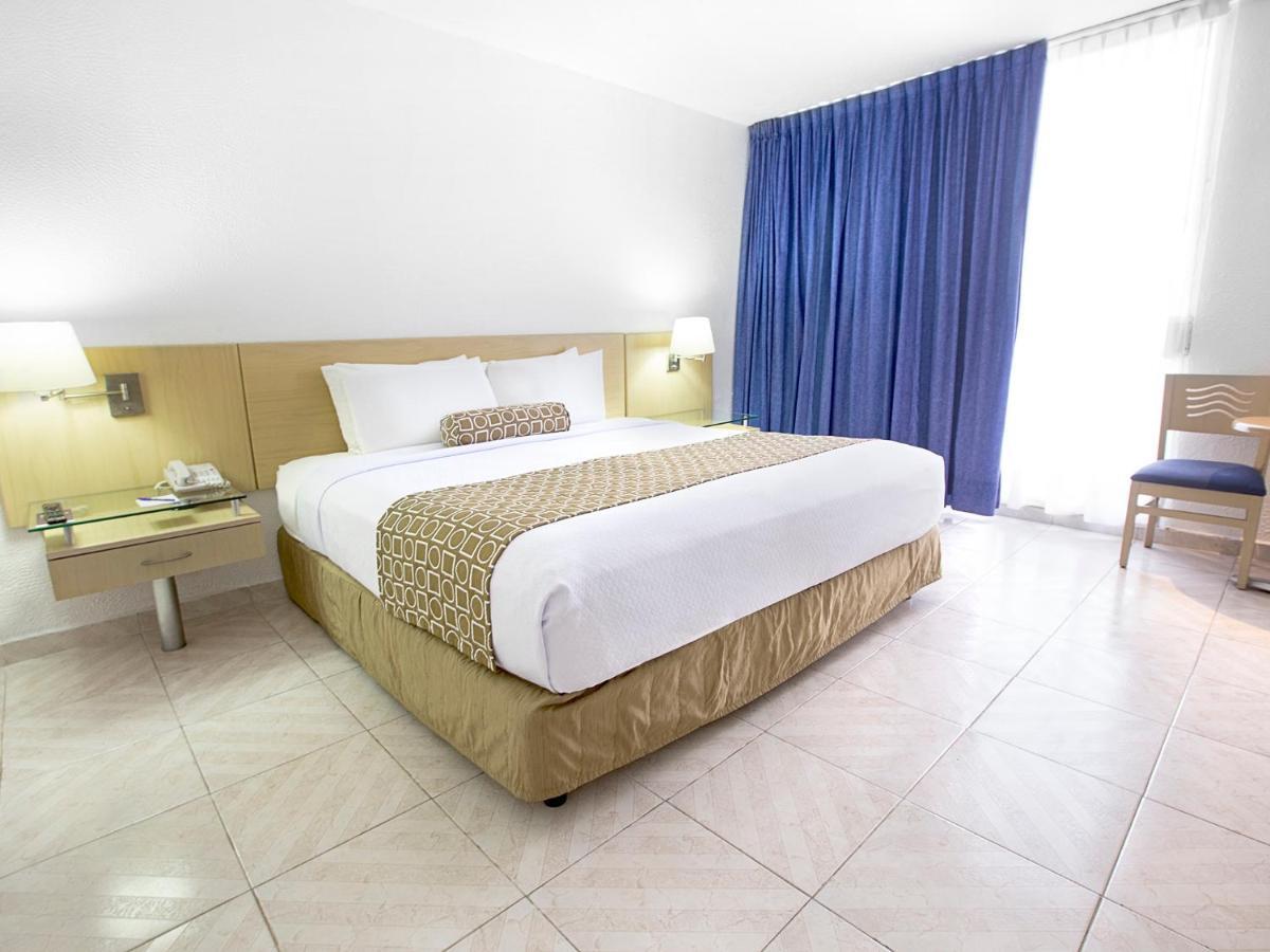 Hs Hotsson Hotel Acapulco Exterior photo A room at the hotel